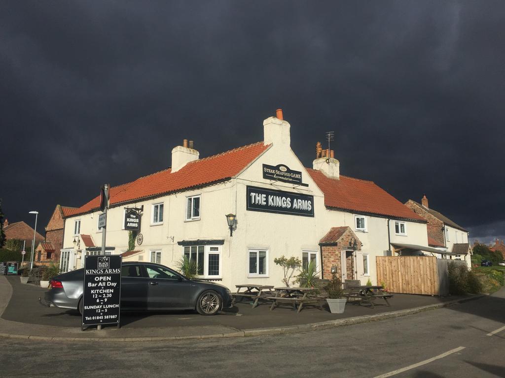 Kings Arms Hotell Thirsk Exteriör bild
